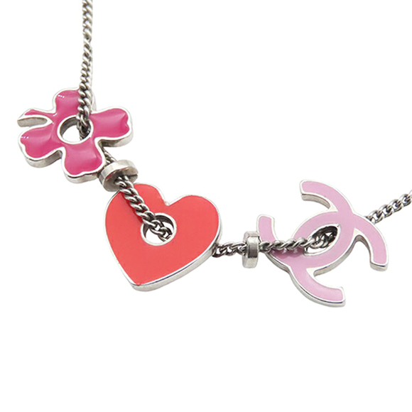 Pre-Loved Chanel CC Silver Plated Enamel Heart and Clover Charm Pendant Necklace - Picture 2 of 9